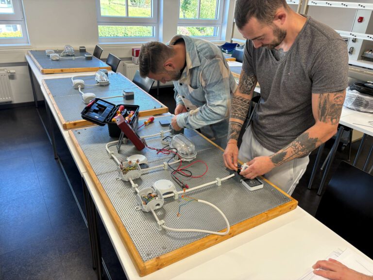 Elektronik-Ausbildung im Trainingszentrum Olsberg